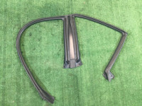Уплотнитель дверей левый 63521SA010, 63563SA010 SUBARU FORESTER