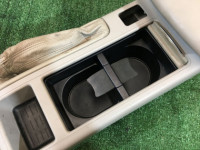 Guantera y reposabrazos SUBARU LEGACY OEM 92111AG060WA BLE BPE 2004 grey 45A