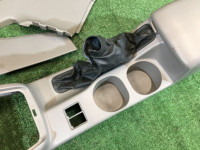 Guantera y reposabrazos SUBARU FORESTER OEM 92113FE100ND, 92116FE120ND SG5 SG9 2006 black 32J