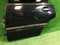 Puerta trasera izquierda SUBARU FORESTER OEM 61401FC011 SF5 SF9 1998 Black 47A