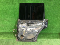 Puerta trasera derecha SUBARU FORESTER OEM 61401FC001 SF5 SF9 1998 Black 47A