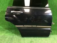 Puerta trasera derecha SUBARU FORESTER OEM 61401FC001 SF5 SF9 1998 Black 47A