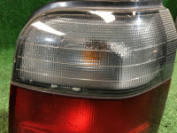右テールランプ SUBARU FORESTER OEM 84201FC020 SF5 SF9 1998