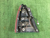 右尾灯 SUBARU FORESTER OEM 84201SA080 SG5 SG9 2002