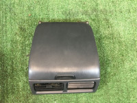 ช่องเก็บของหน้า На торпедо SUBARU FORESTER OEM 66062FC520OE SF9 SF5 SF 2000 white 51E