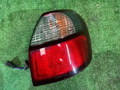 Piloto trasero derecho SUBARU LEGACY OEM 84201AE001, 84201AE000 BH9 2002