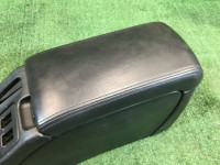 グローブボックス・アームレスト кожа SUBARU LEGACY OEM 92111AE030ML BEE 2002 silver 01G