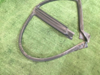 左ドアウェザーストリップ SUBARU LEGACY OEM 63521AE010 BEE 2002 silver 01G