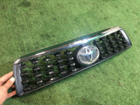 Решетка радиатора 2 модель TOYOTA RUSH OEM 53111-B4040 J210E 2014 WHITE PEARL W24