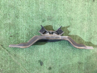 Travesaño de la caja de cambios SUBARU LEGACY OEM 41011AE000 41022AE120 BH9 2000 EJ254