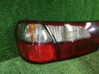 Embellecedor entre los pilotos traseros SUBARU LEGACY OEM 84251AE000, 84201AE200, 84201AE210 BH9 BHE BH5 2000