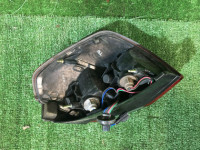 Embellecedor entre los pilotos traseros SUBARU LEGACY OEM 84251AE000, 84201AE200, 84201AE210 BH9 BHE BH5 2000