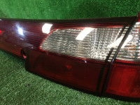 Embellecedor entre los pilotos traseros SUBARU LEGACY OEM 84251AE000, 84201AE200, 84201AE210 BH9 BHE BH5 2000
