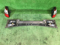 Embellecedor entre los pilotos traseros SUBARU LEGACY OEM 84251AE000, 84201AE200, 84201AE210 BH9 BHE BH5 2000
