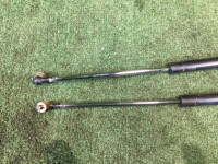 Амортизаторы крышки багажника SUBARU LEGACY OEM 63260AE020, 63260AE030 BH5 2002 silver 01G
