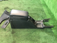 Бардачок подлокотник высокий SUBARU LEGACY OEM 92111AE010ML, 92132AE000ML, BH5 BE5 BE9 BHE BH9 2002 silver 01G