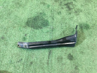 Крепление переднего бампера левое SUBARU LEGACY OEM 57707AE130 BH5 BE5 2002 silver 01G