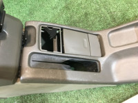 Guantera y reposabrazos кожа SUBARU LANCASTER OEM 92111AE030AD, 66150AE020DG, 92132AE000DG BHE 2000 silver 9G9