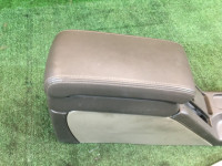 Guantera y reposabrazos кожа SUBARU LANCASTER OEM 92111AE030AD, 66150AE020DG, 92132AE000DG BHE 2000 silver 9G9