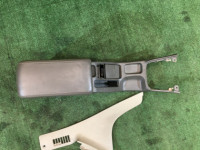 Guantera y reposabrazos кожа SUBARU LANCASTER OEM 92111AE030AD, 66150AE020DG, 92132AE000DG BHE 2000 silver 9G9