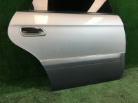 Porta traseira direita SUBARU LANCASTER OEM 60400AE420 BHE BH9 2000 silver 9G9