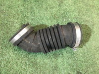 Патрубок воздушного фильтра SUBARU LANCASTER OEM 14457AA300 BHE 2000 EZ30