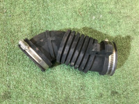 Патрубок воздушного фильтра SUBARU LANCASTER OEM 14457AA300 BHE 2000 EZ30