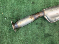 Средняя часть глушителя SUBARU LANCASTER OEM 44200AE080 BHE BEE 2000 EZ30