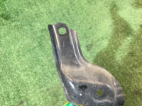 Крепление переднего бампера левое SUBARU LEGACY OEM 57707AE130 BHE BH9 BH5 BE5 BE9 BEE 2001 silver 01G
