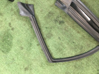 左ドアウェザーストリップ SUBARU OUTBACK OEM 63521AG010 BP5 BP9 BPE 2007 silver 39D