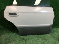 Porta traseira direita SUBARU LANCASTER OEM 60400AE260 BHE BH9 1999 beige 8L5