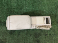 Guantera y reposabrazos КОЖА SUBARU OUTBACK OEM 92111AG240WA BP5 BL5 BLE BPE BPH BL9 BP9 2005 gold 3M4