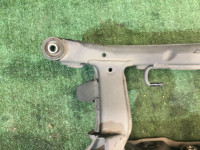 Travesaño trasero SUBARU LEGACY OEM 20152AE001 BEE BHE BE5 BE9 BH5 BH9 2002 EZ30 AT