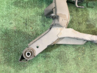 Travesaño trasero SUBARU LEGACY OEM 20152AE001 BEE BHE BE5 BE9 BH5 BH9 2002 EZ30 AT