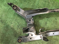 Travesaño trasero SUBARU LEGACY OEM 20152AE001 BEE BHE BE5 BE9 BH5 BH9 2002 EZ30 AT