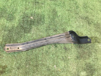 Крепление переднего бампера левое SUBARU LEGACY OEM 57707AE130 BEE BHE BE5 BE9 BH5 BH9 2002 BLUE 14L