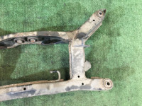 Travesaño trasero SUBARU LANCASTER OEM 20152AE000 BHE BH9 BH5 BE5 BE9 BEE 1998 EJ254 AT