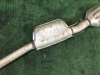 Средняя часть глушителя SUBARU LANCASTER OEM 44200AE050 BH9 BE9 1998 EJ254 AT