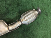 Средняя часть глушителя SUBARU LANCASTER OEM 44200AE050 BH9 BE9 1998 EJ254 AT