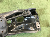 Travessa dianteira SUBARU LEGACY OEM 20101AE030 BE5 BH5 2001 EJ206 AT