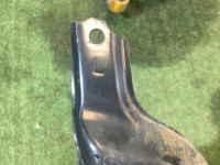 Крепление переднего бампера левое SUBARU LEGACY OEM 57707AE130 BE5 BH5 2001 blue 14L