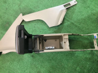 Guantera y reposabrazos SUBARU LANCASTER OEM 92111AE010AD BHE BH9 BH5 2002 Silver 1U2
