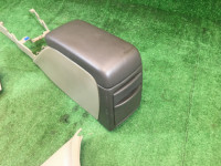 Guantera y reposabrazos SUBARU LANCASTER OEM 92111AE010AD BHE BH9 BH5 2002 Silver 1U2