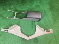 Guantera y reposabrazos SUBARU LANCASTER OEM 92111AE010AD BHE BH9 BH5 2002 Silver 1U2