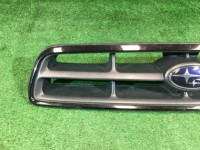 Grelha do radiador SUBARU LANCASTER OEM 91121AE260 BHE BH9 2002 Silver 1U2