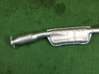 Средняя часть глушителя SUBARU LANCASTER OEM 44200AE080 BHE BEE 2002 EZ30 AT