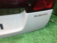 Portón trasero SUBARU LANCASTER OEM 60800AE040, 63011AE010, 84251AE060 BHE BH9 BH5 2000 8L5