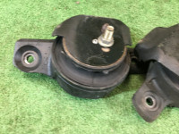 Подушки двигателя пара SUBARU LEGACY OEM 41022AE021, 41022AE031 BE9 BH9 BH5 BE5 2001 EJ254 AT