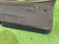 Revestimento da porta da bagageira SUBARU LEGACY OEM 94320AE011NS BH5 2000 red 01W