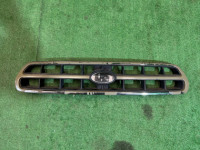 Решетка радиатора SUBARU LANCASTER OEM 91121AE020 BH9 2000 Silver 9G9
